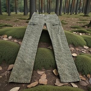 Levi’s Cargo Pants. Straight Leg. Micro Camo Print. Size: 32